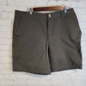 Men's Columbia flat front shorts, size 38
